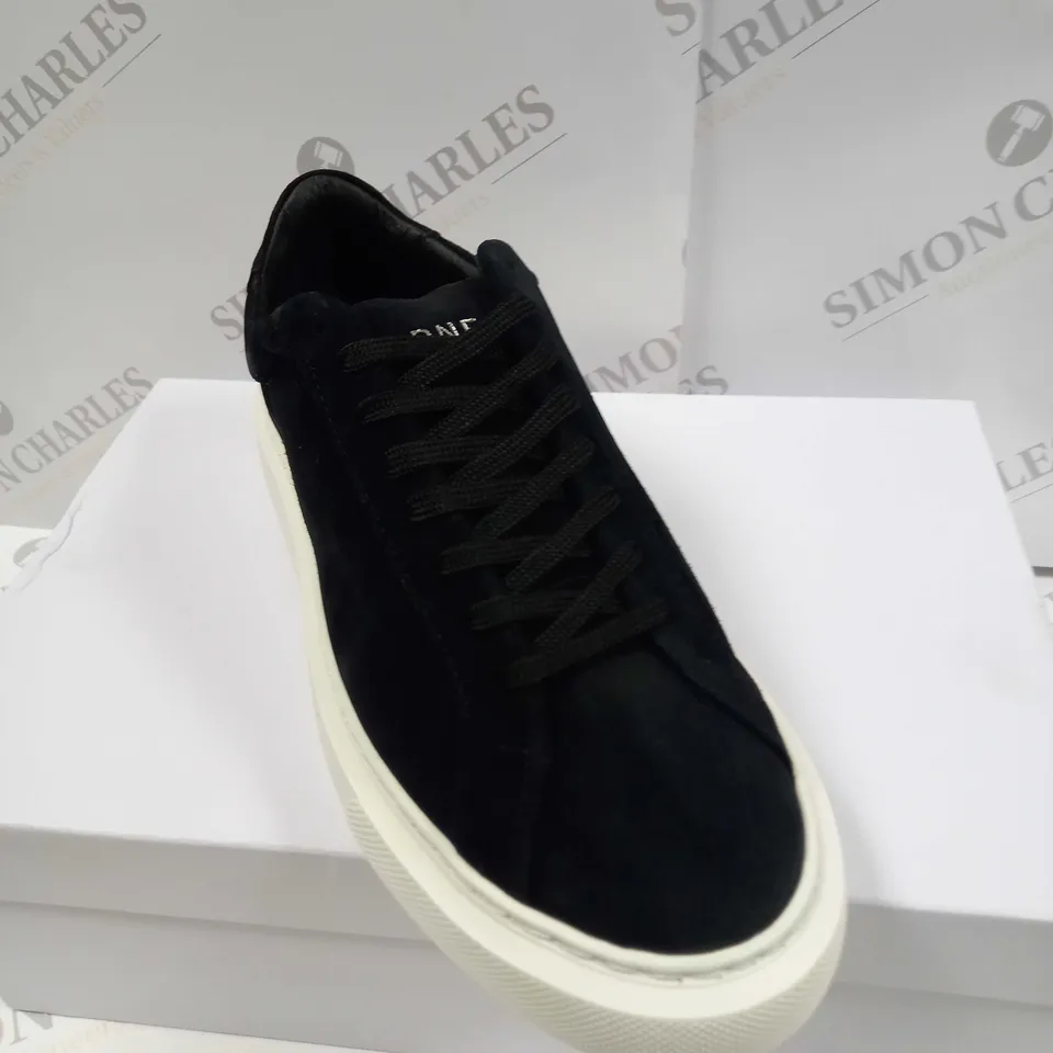 BOXED PAIR OF ARNE ESSENTIAL SUEDE TRAINERS IN BLACK UK SIZE 7 