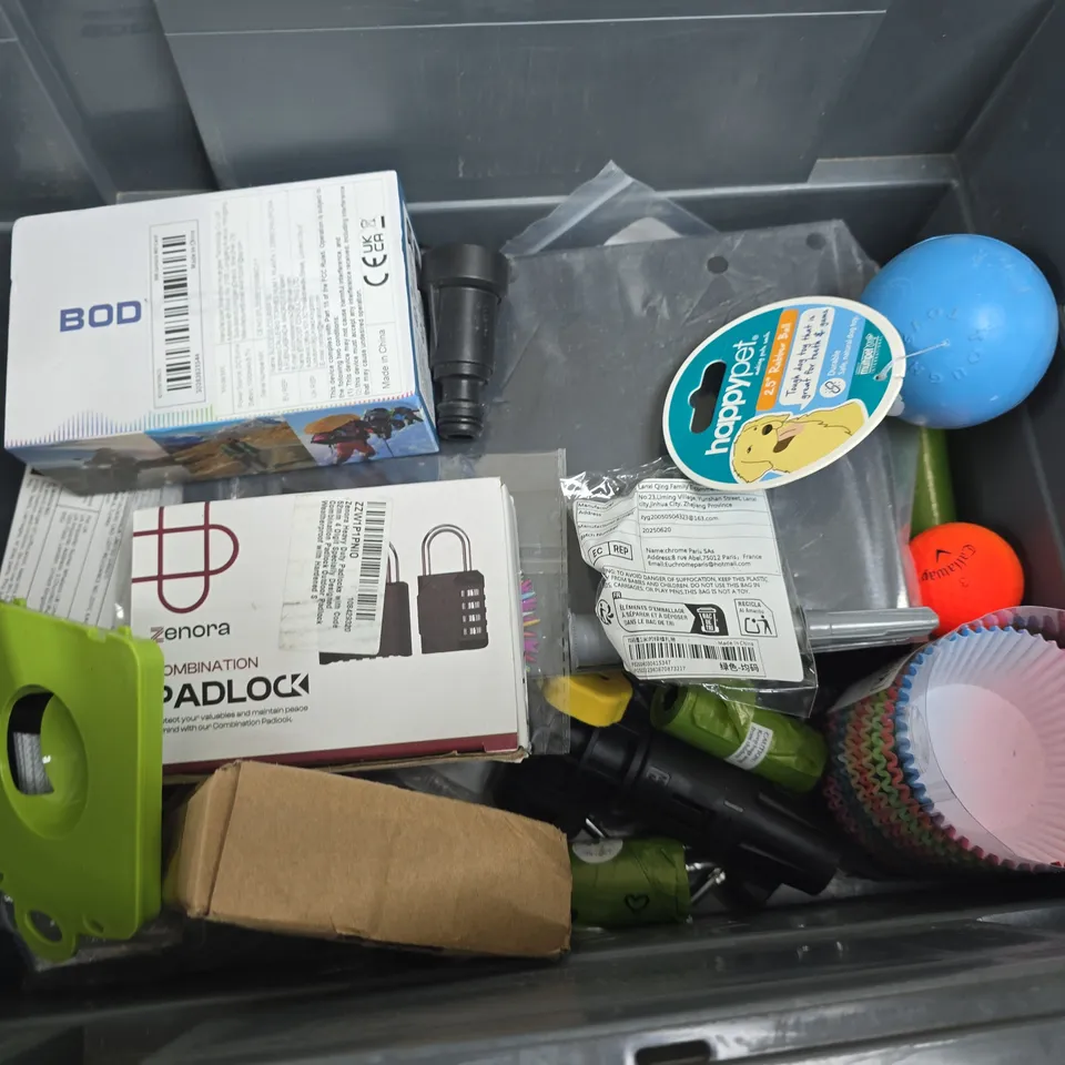 APPROXIMATELY 15 ASSORTED HOUSEHOLD PRODUCTS TO INCLUDE PADLOCKS , GOLF BALLS AND DOG BAGS 