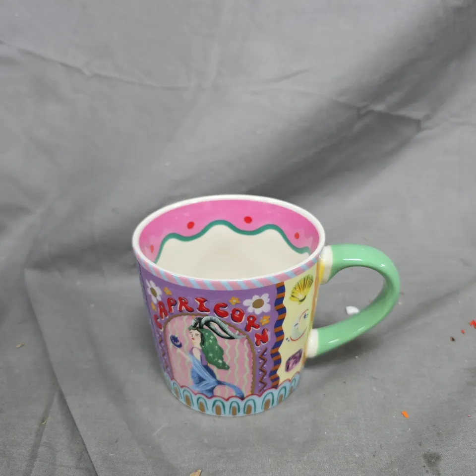 DECORATIVE CERAMIC MUG WITH GREEN HANDLE AND PINK INTERIOR; COLOURFUL PRINT – INCLUDES WHITE POLKA-DOT BOX BRANDED 'ELEANOR BOWMER'