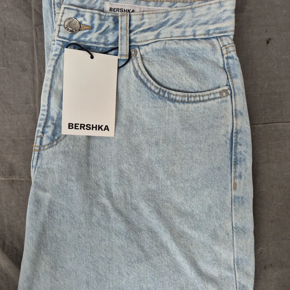 BERSHKA STRAIGHT PETITE JEANS IN LIGHT BLUE SIZE UK 12