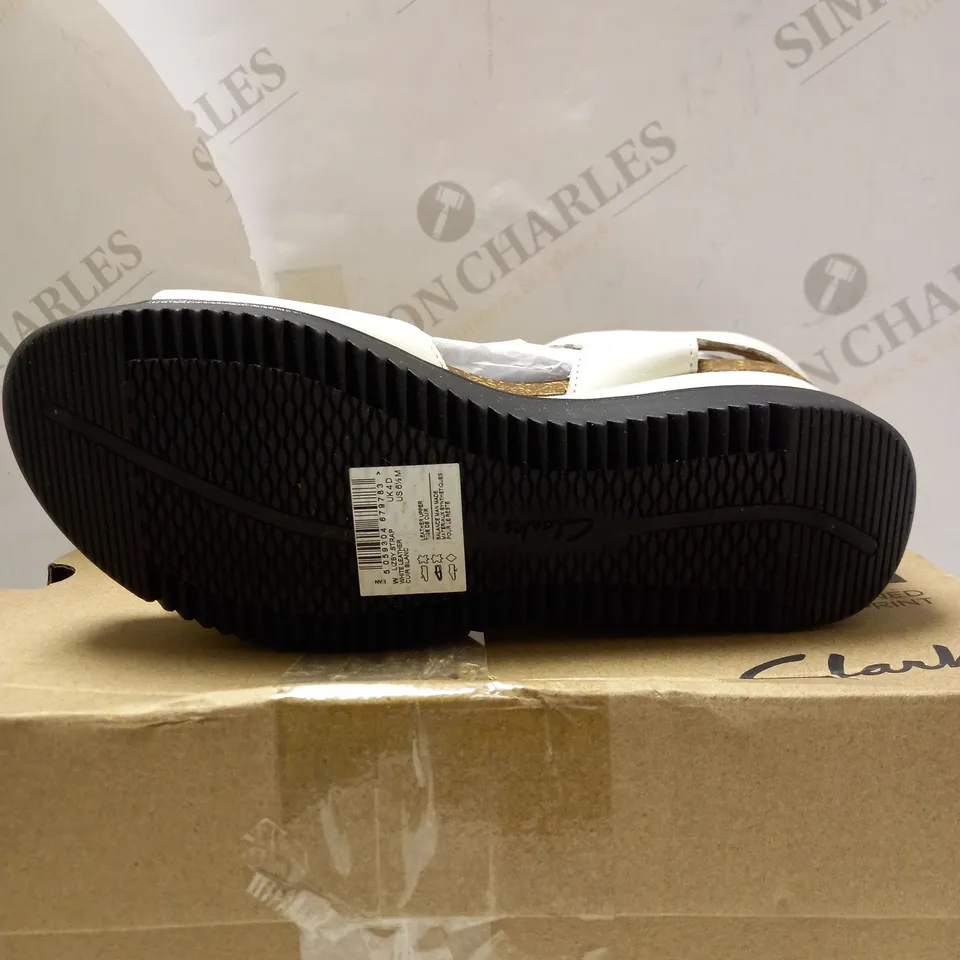 CLARKS WHITE LEATHER LIZBY SANDALS - SIZE 4