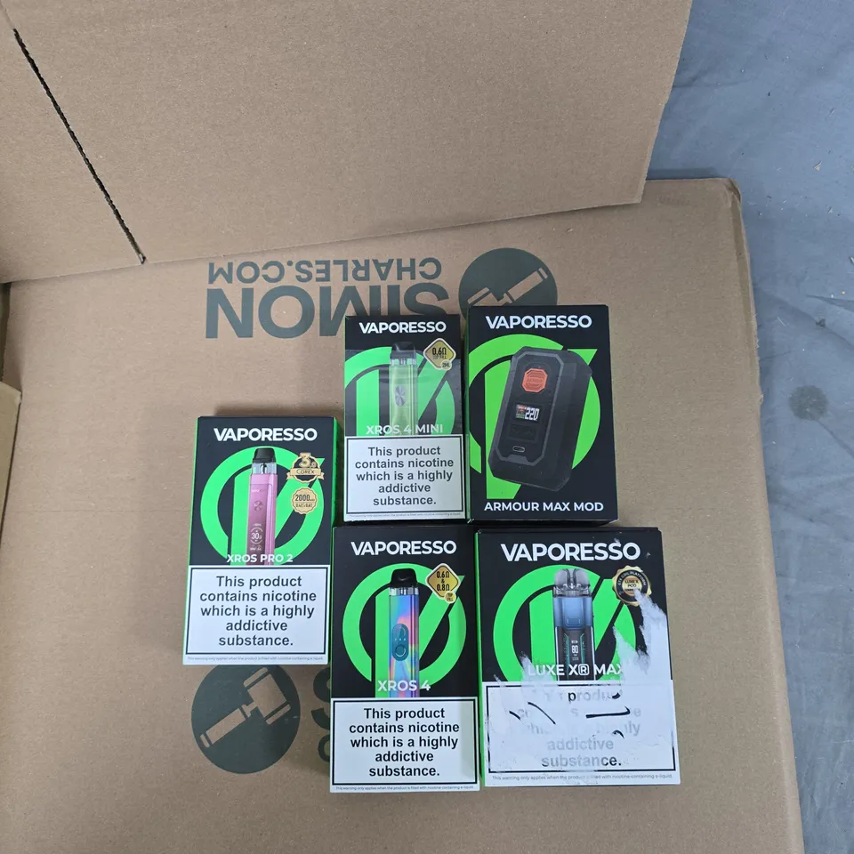 BOX OF APPROXIMATELY 30 ASSORTED E-CIGARETTES AND ACCOMPANIMENTS TO INCLUDE: VARIOUS VAPORESSO ITEMS 