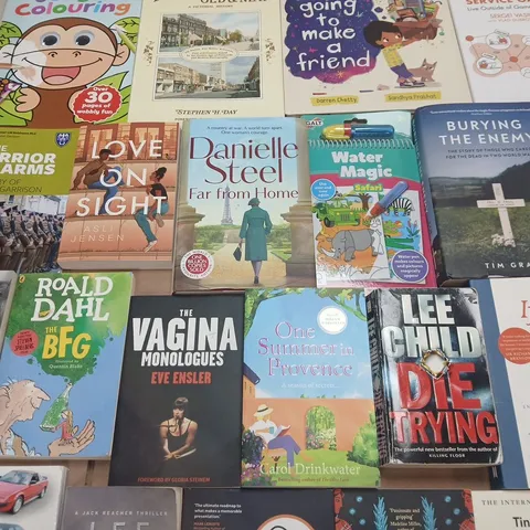 LARGE QUANTITY OF ASSORTED FICTION & NON-FICTION BOOKS TO INCLUDE WORKS FROM LEE CHILD, NATALIE HAYNES, ROALD DAHL, ETC - COLLECTION ONLY