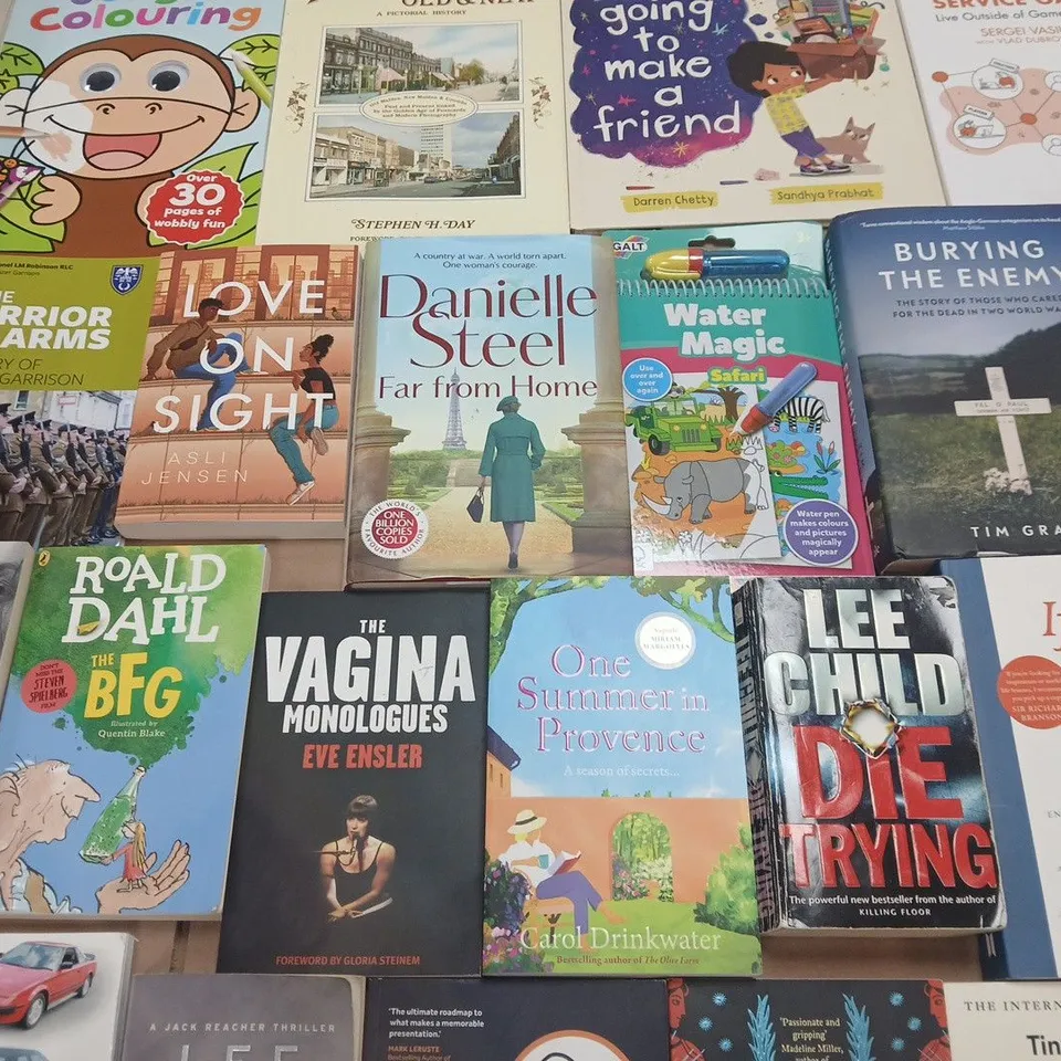 LARGE QUANTITY OF ASSORTED FICTION & NON-FICTION BOOKS TO INCLUDE WORKS FROM LEE CHILD, NATALIE HAYNES, ROALD DAHL, ETC - COLLECTION ONLY