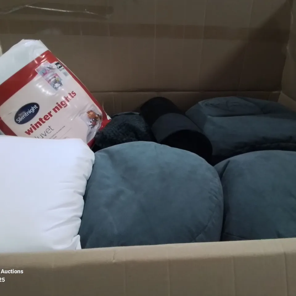 PALLET CONTAINING VARIOUS ASSORTED ITEMS TO INCLUDE: SOFT FURNISHINGS DUVETS, POUFFE CUSHIONS ETC.