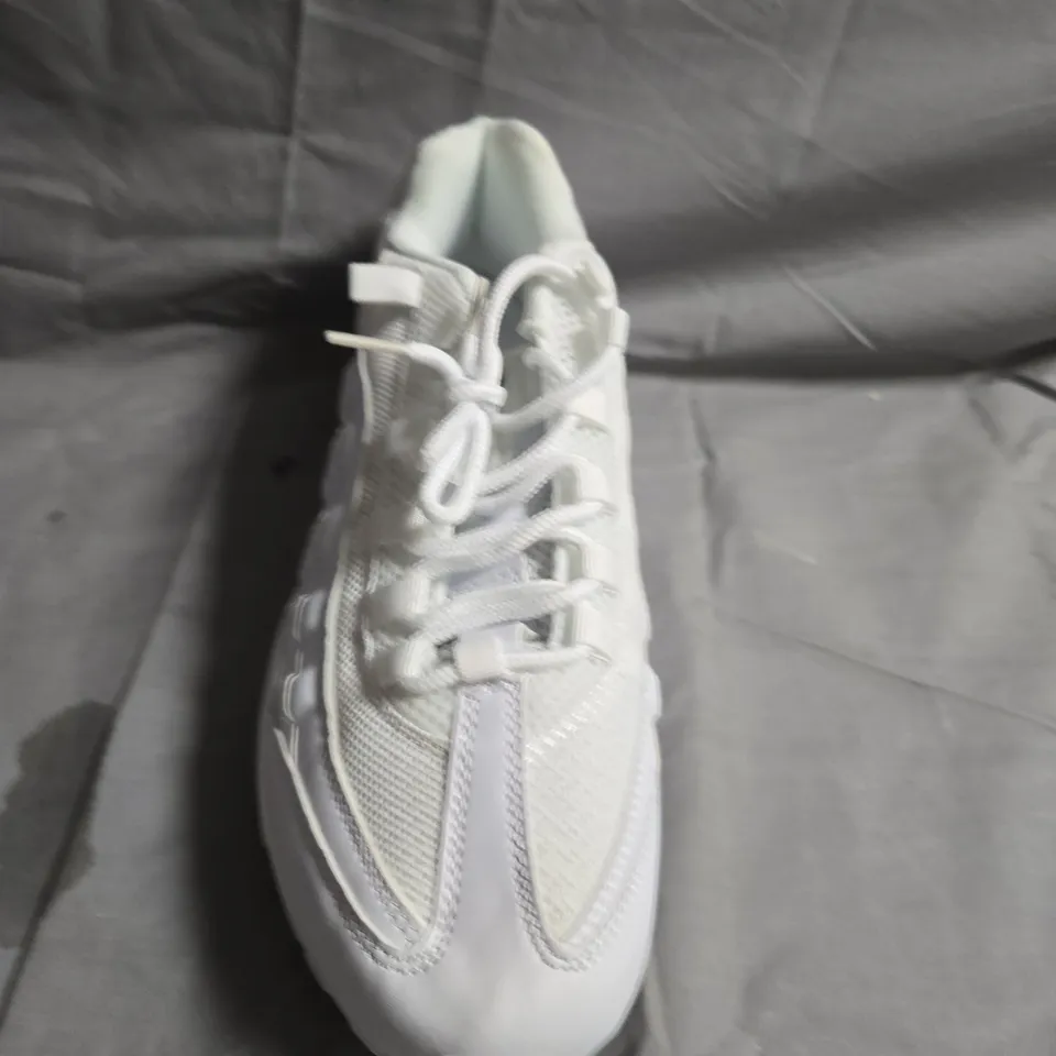 UNBOXED PAIR OF NIKE AIR MAZ 95'S IN WHITE - UK SIZE 10