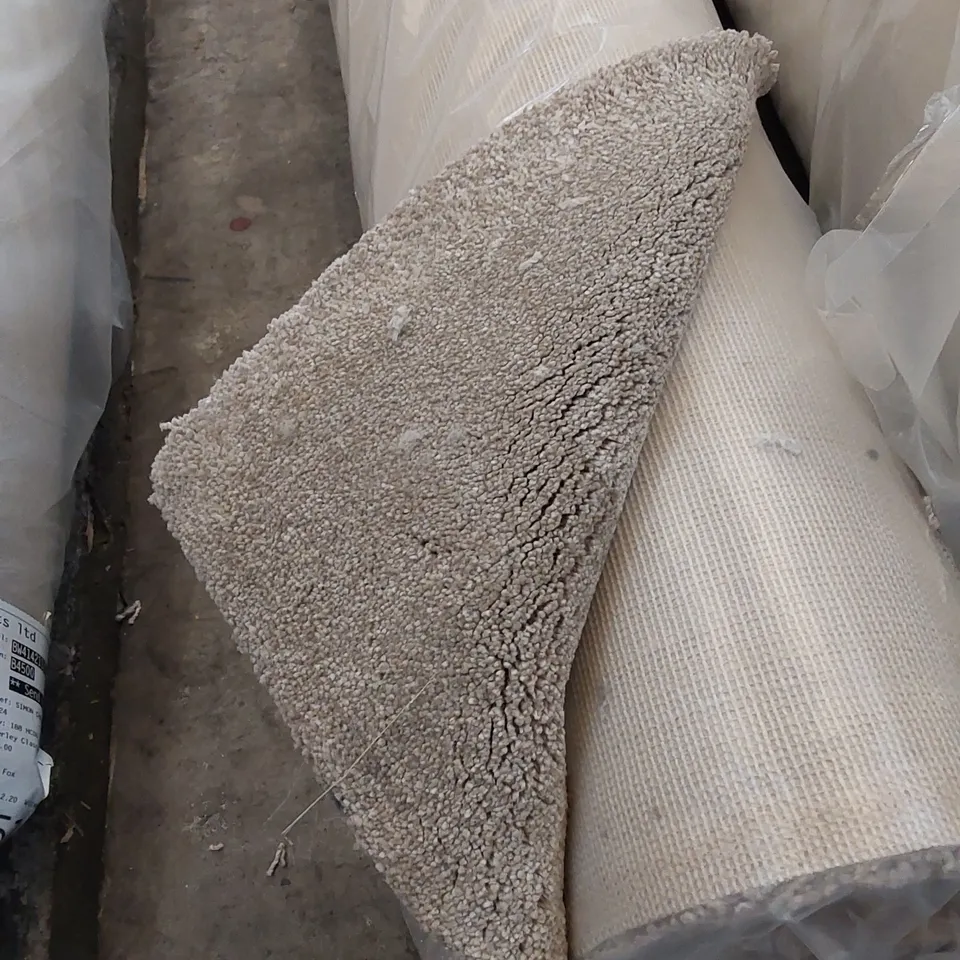 ROLL OF QUALITY ULTIMATE EXPRESSIONS PEARL CARPET // SIZE: APPROX 5 X 2.04m