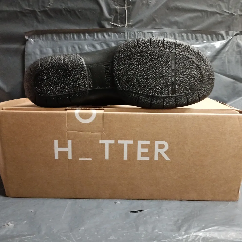 BOXED PAIR OF HOTTER WHISPER WIDE ANKLE BOOTS IN CHOCOLATE SIZE UK 6.5