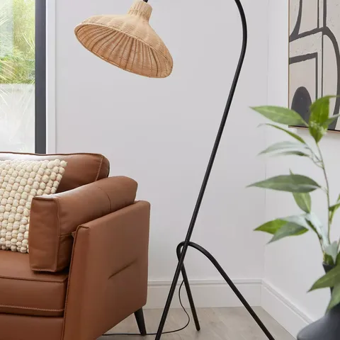 ARCHED FLOOR LAMP WITH RATTAN SHADE