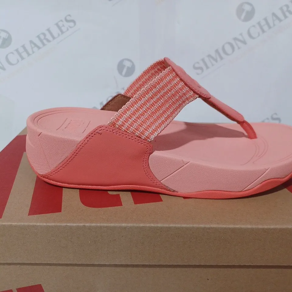 BOXED PAIR OF FITFLOP WALKSTAR FINESTRIP TOE-POST SANDALS IN SUNSHINE CORAL - UK 5