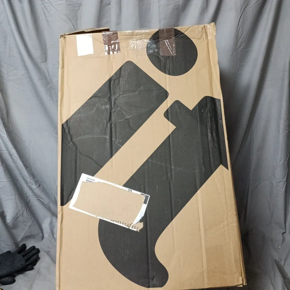 IT LUGGAGE PINK HARD-SHELL SUITCASE – MEDIUM