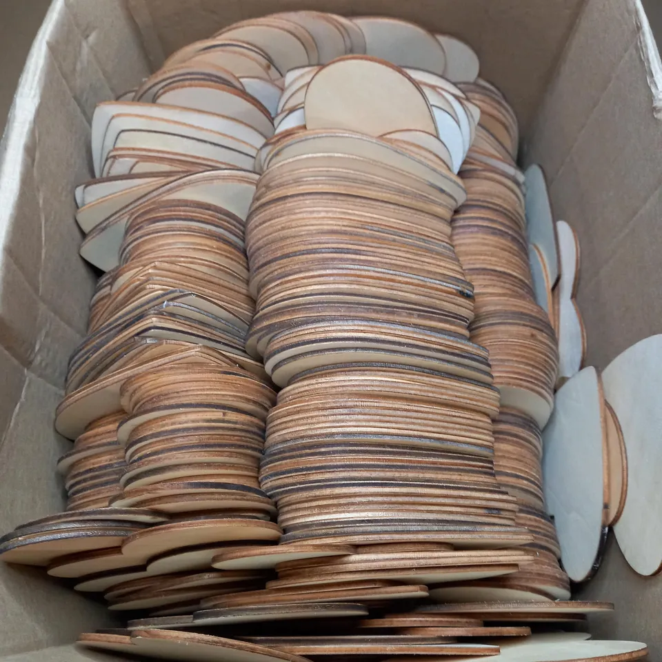 BOX OF APPROXIMATELY 150 DECORATIVE WOODEN HEARTS  