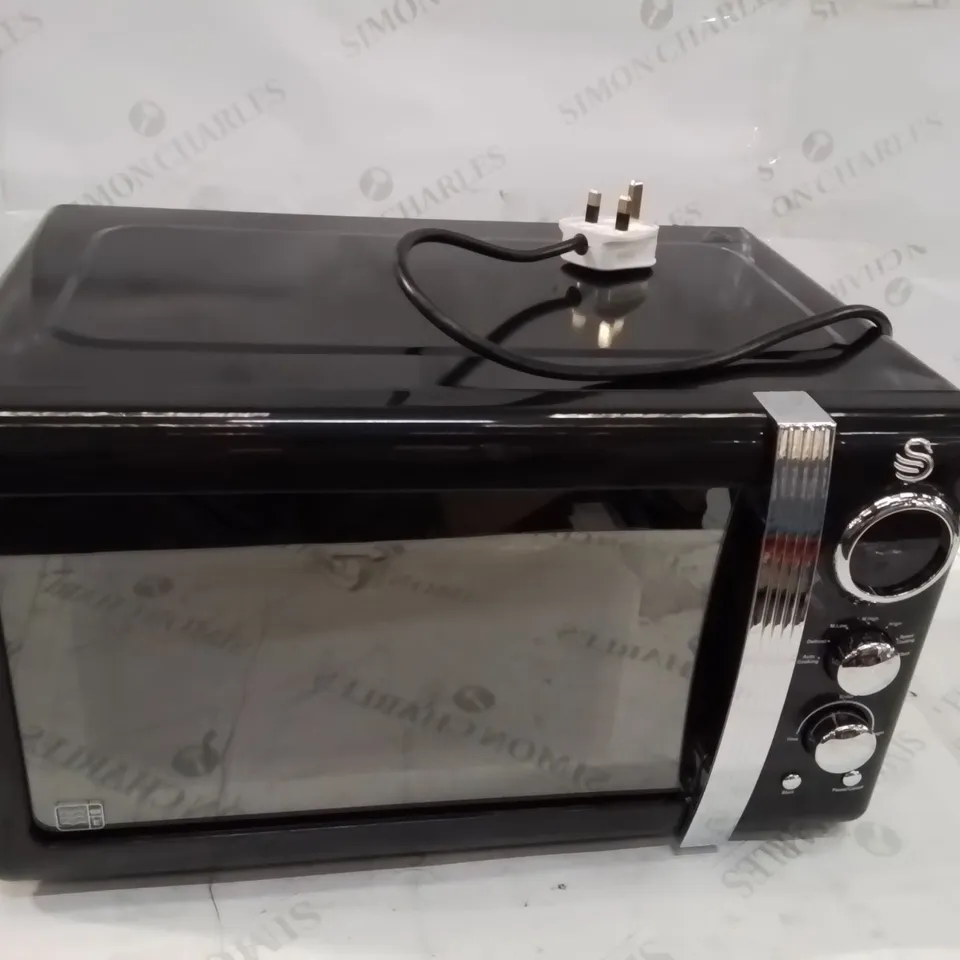 BOXED SWAN RETRO COLLECTION 800W MICROWAVE 