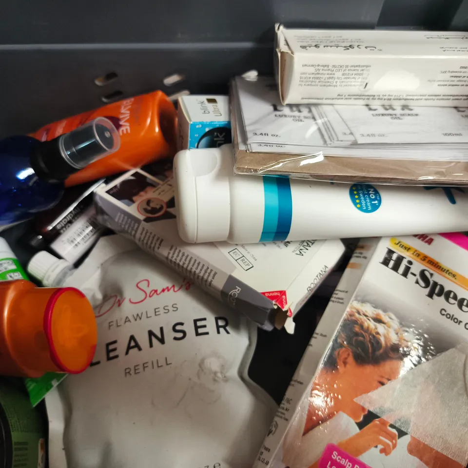 APPROX 12 ASSORTED BEAUTY PRODUCTS TO INCLUDE NIVEA MEN SHOWER GEL, B SKINCARE HAND CREAM, HAIR GRIPS, ETC