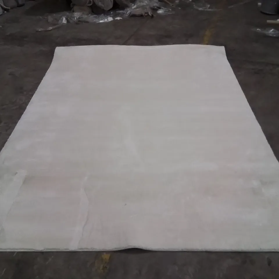 QUALITY DESIGNER AREA RUG - APPROXIMATELY 300X200