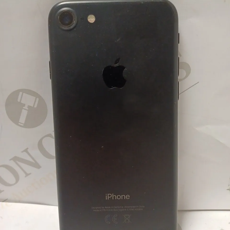 BOXED APPLE IPHONE 7 IN BLACK