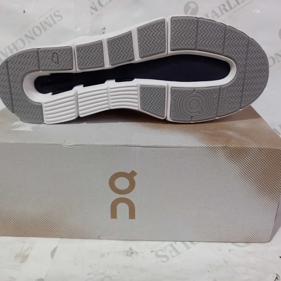 BOXED PAIR OF ON THE ROGER SHOES IN WHITE/MINT UK SIZE 9
