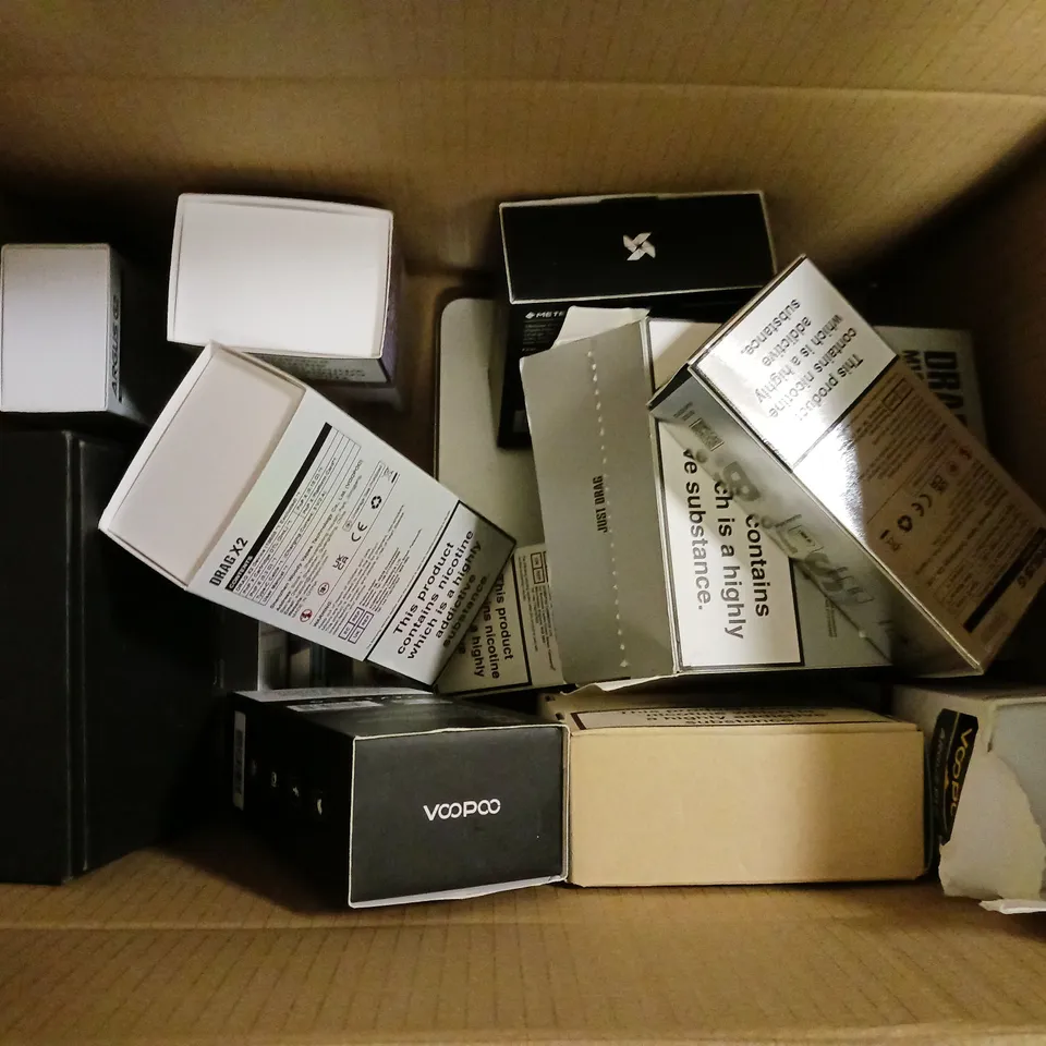 APPROXIMATELY 20 VAPES & E-CIGARETTES TO INCLUDE VAPOPRESSO TARGET 200, INNOKIN KROMA-NOVA POD, ARGUS XT MOD, ETC