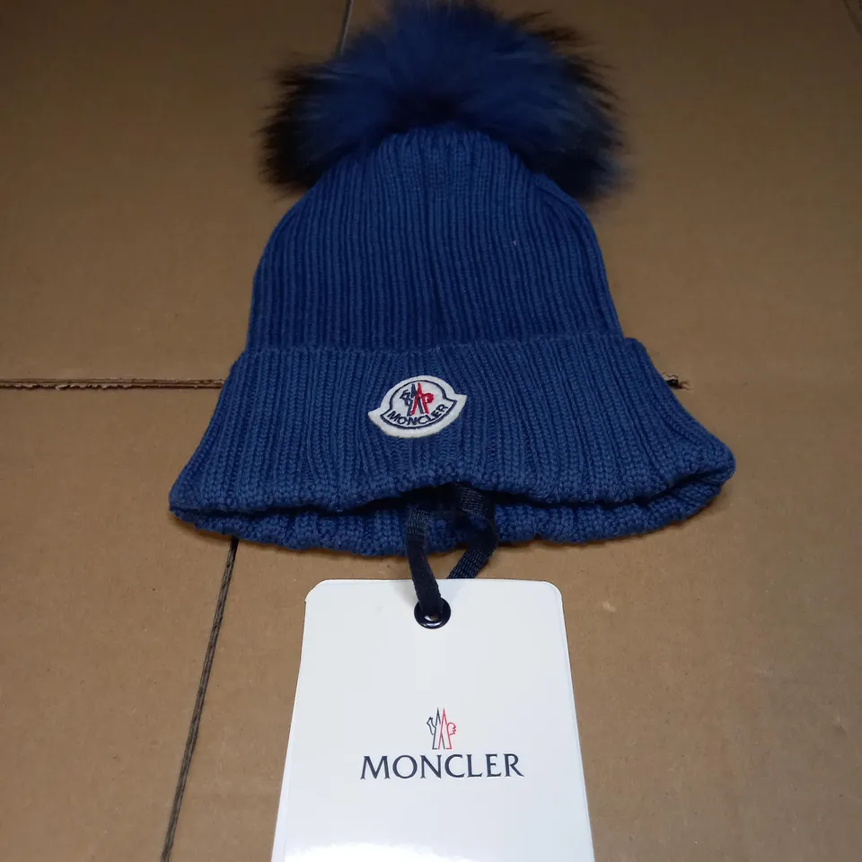 MONCLER BOBBIE HAT IN NAVY
