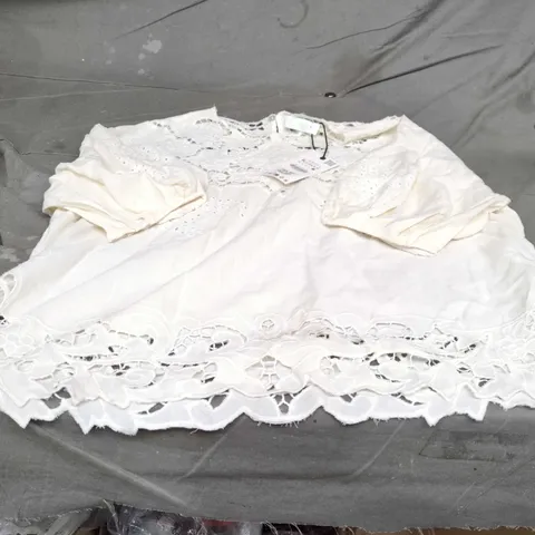 WHITE LACE BLOUSE FOR WOMEN, SIZE XL