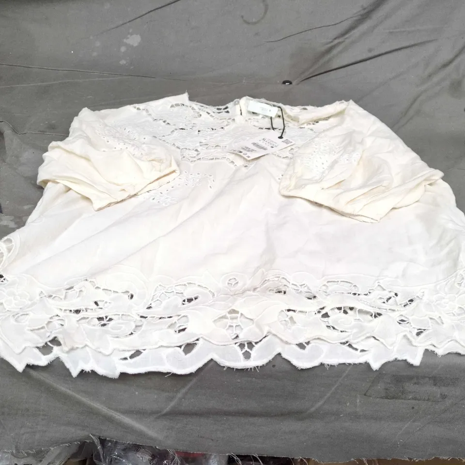 WHITE LACE BLOUSE FOR WOMEN, SIZE XL