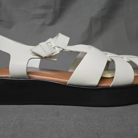 BOXED PAIR OF DUNE LONDON 736 LOCH SANDALS IN WHITE SIZE 7