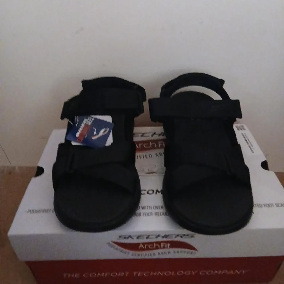 SKECHERS ARCH FIT SANDALS – BLACK, UK 4