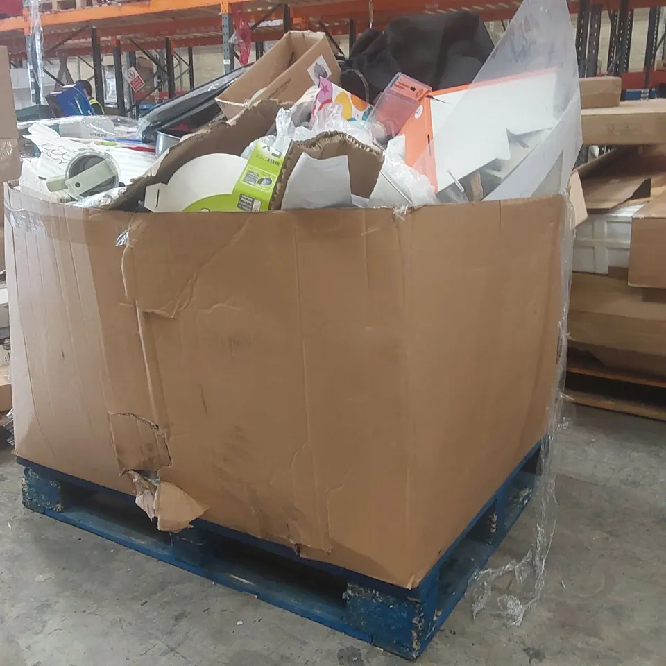 PALLET CONTAINING A VERY LARGE QUANTITY OF ASSORTED ITEMS