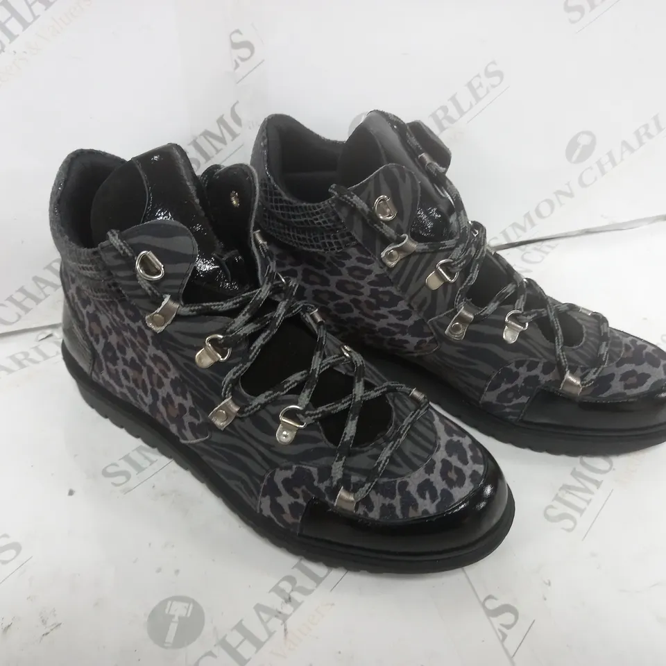 ADESSO ANIMAL PRINT SHOE GREY SIZE 7