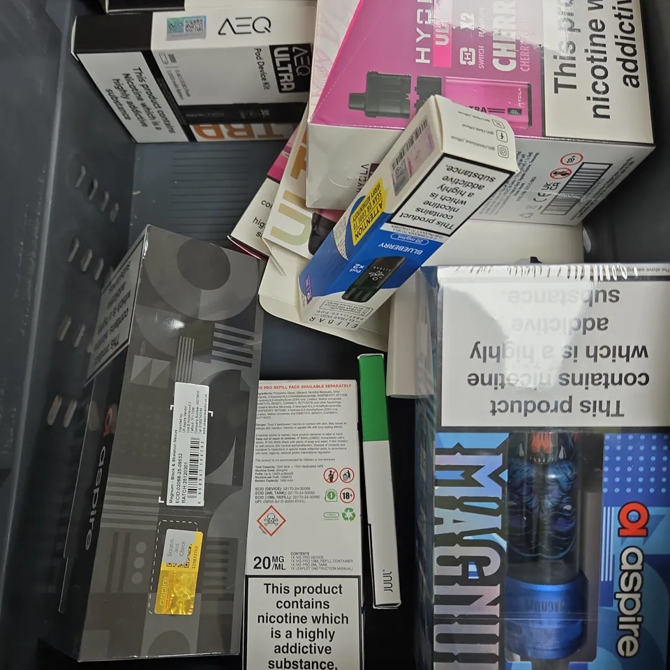 APPROXIMATELY 20 ASSORTED E-CIGARETTE & VAPING ITEMS IN VARIOUS BRANDS TO INCLUDE LOST MARY, IVG, INSTA ETC 