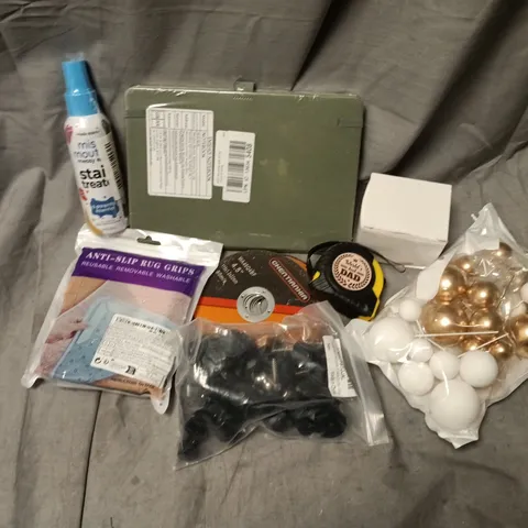 APPROXIMATELY 12 ASSORTED HOUSEHOLD ITEMS TO INCLUDE ANTI-SLIP RUG GRIPS, TAPE MEASURE, CHENTIANXIA CUTTING WHEEL, ETC