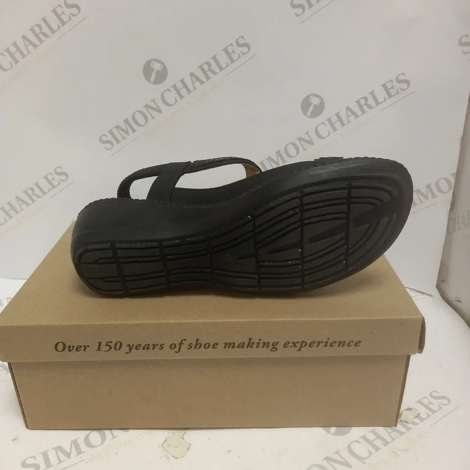 BOXED CUSHION WALK DIAMANTE T BAR SANDAL BLACK - SIZE 4