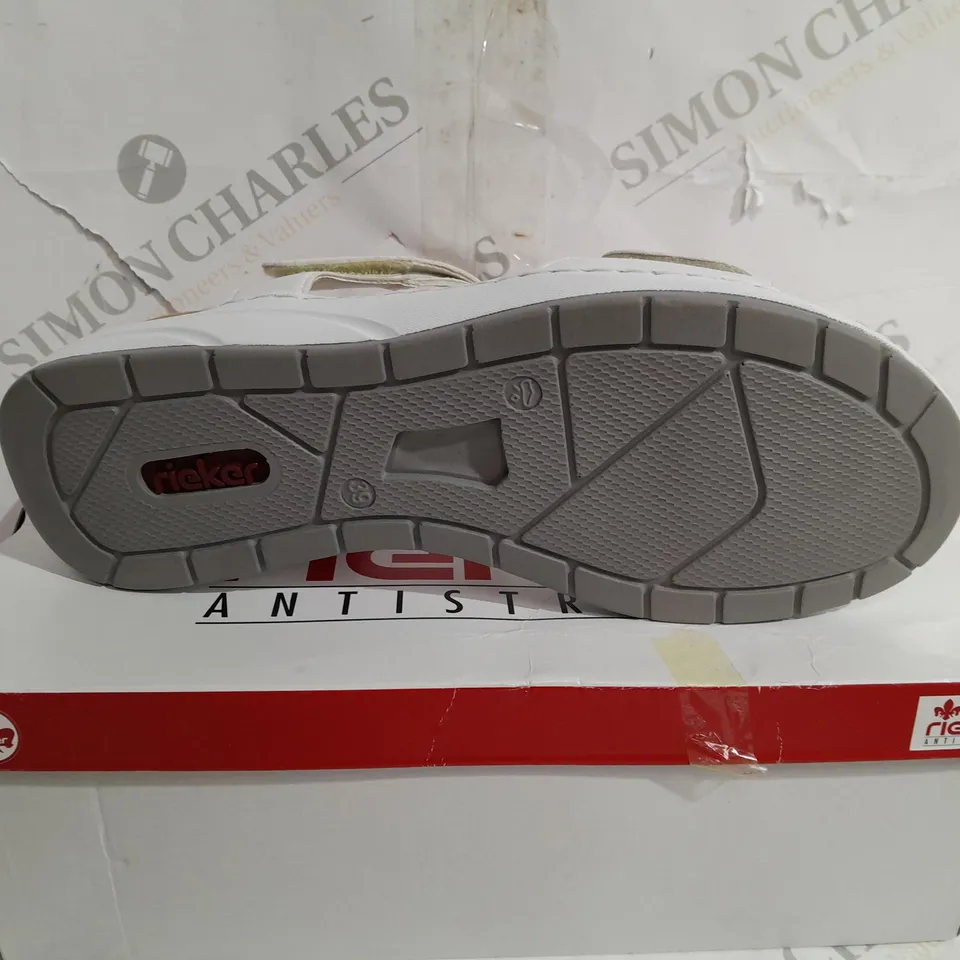 BOXED RIEKER ANTISTRESS SANDALS IN WHITE - SIZE 6