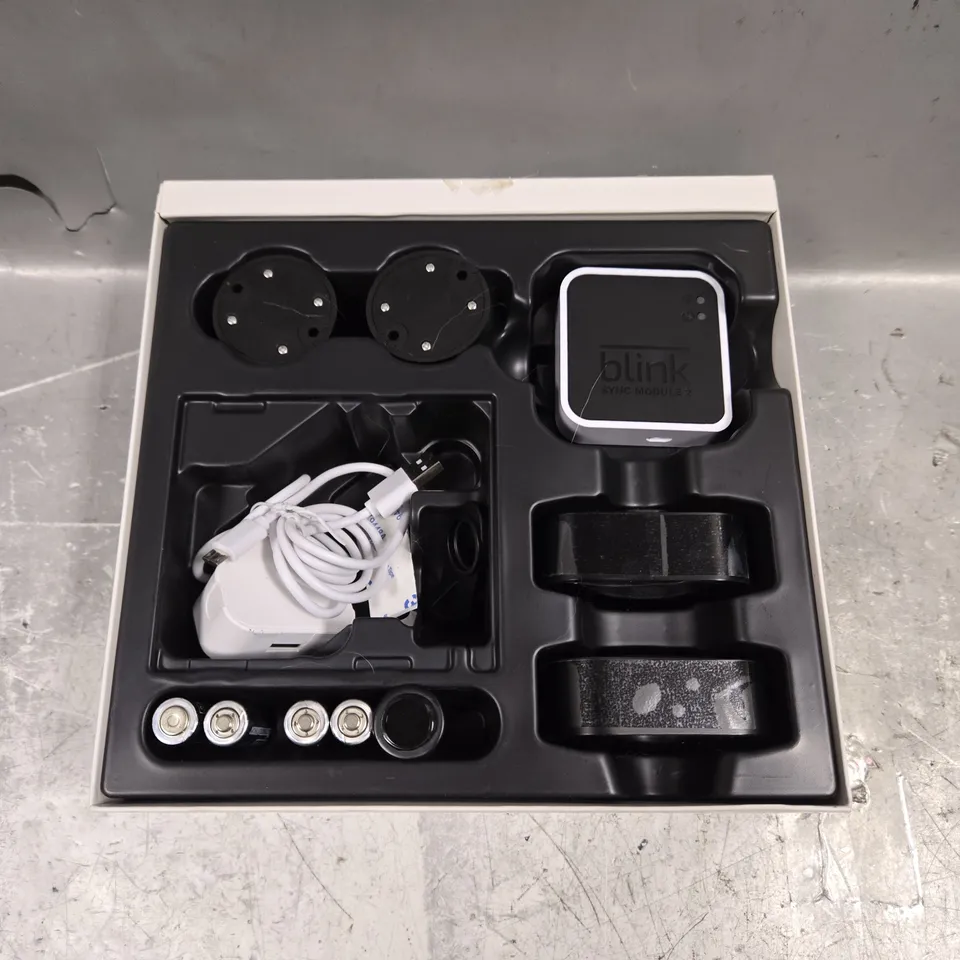 BOXED BLINK OUTDOOR BATTERY POWERED SECURITY CAMERA SYSTEM 