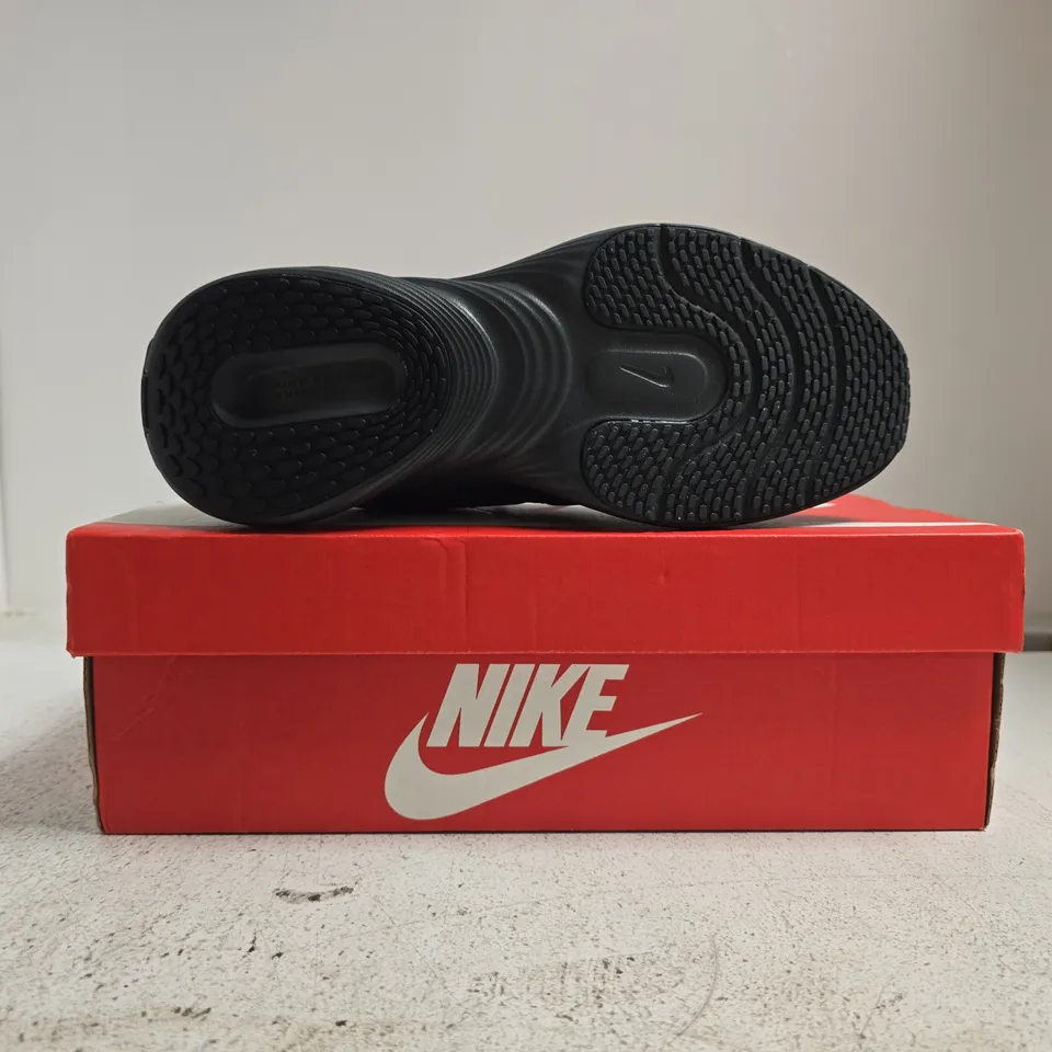 BOXED PAIR OF NIKE UPLIFT TRAINERS IN BLACK SIZE UK 6