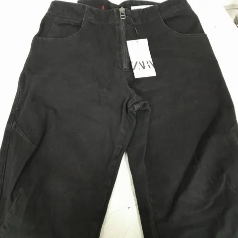 ZARA THE CROPPED BARREL LEG BLACK JEANS - EUR 40