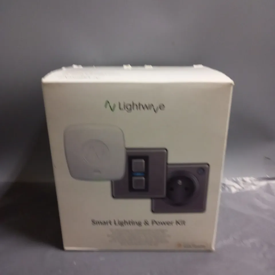 LIGHTWAVE SMART LIGHTING AND POWER KIT
