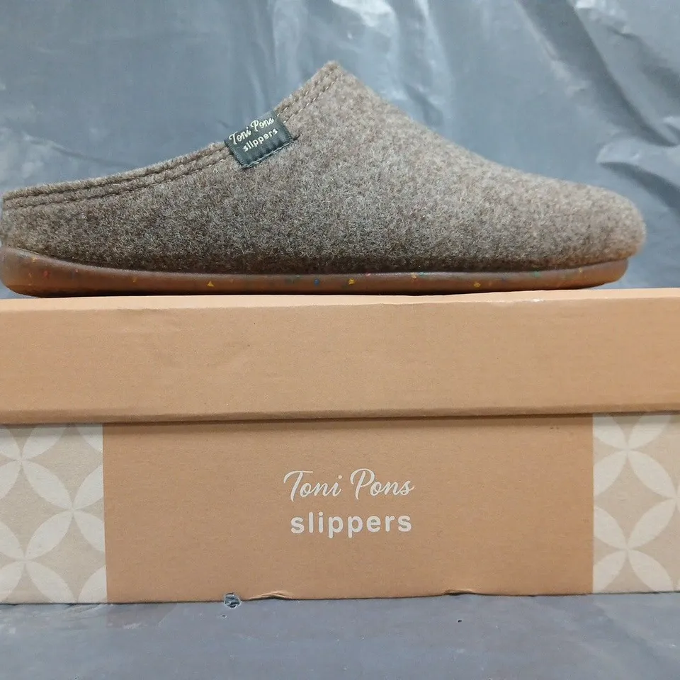 BOXED PAIR OF TONI PONS SLIPPERS IN TAUPE SIZE UK 6