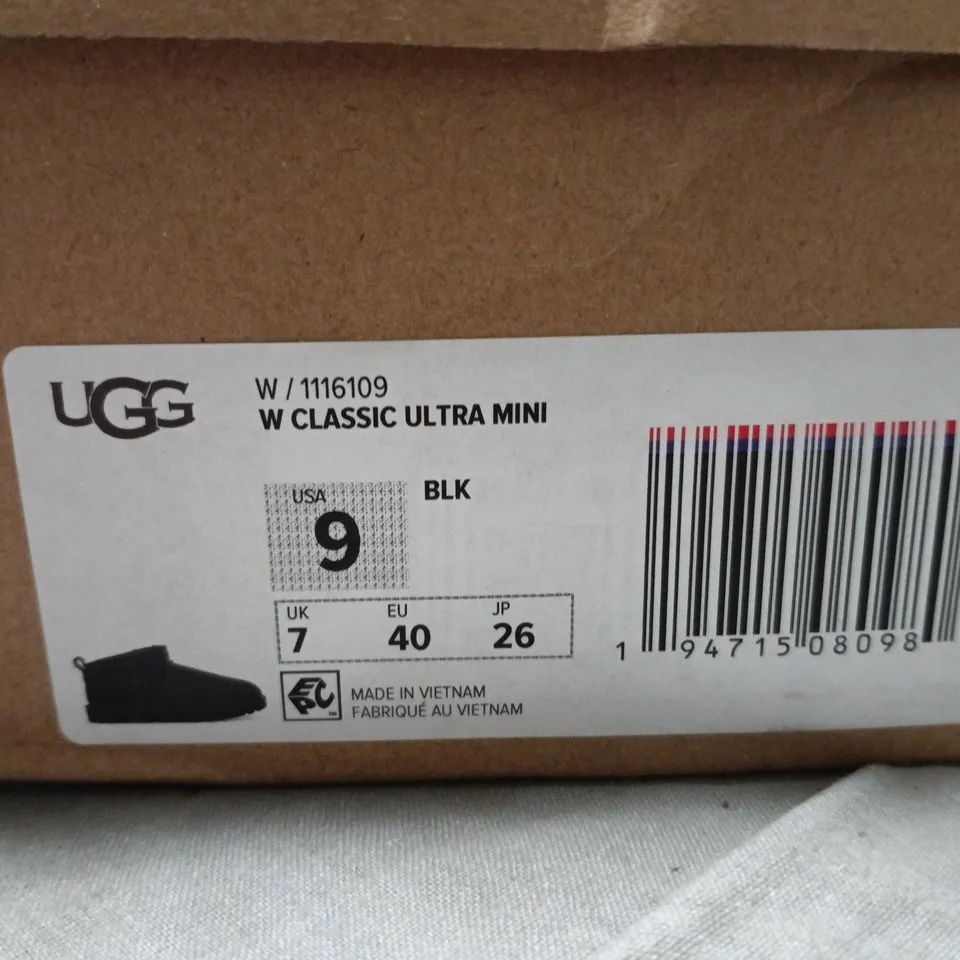 UGG WOMEN'S CLASSIC ULTRA MINI BOOTS – BLACK, UK 7
