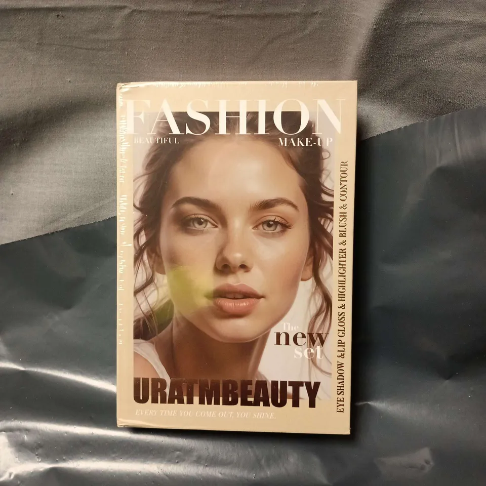 Professional Make-Up Lip Gloss Palette & Highlighter Set 