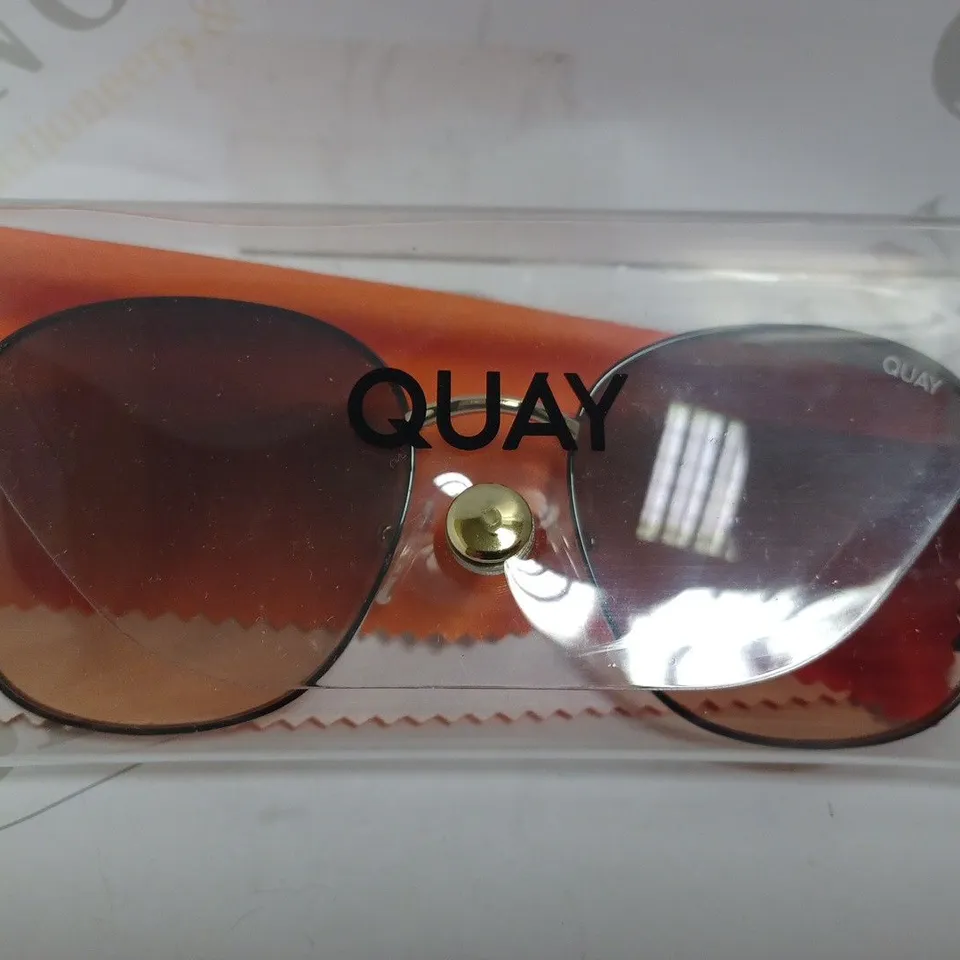 QUAY JEZABEL SUNGLASSES