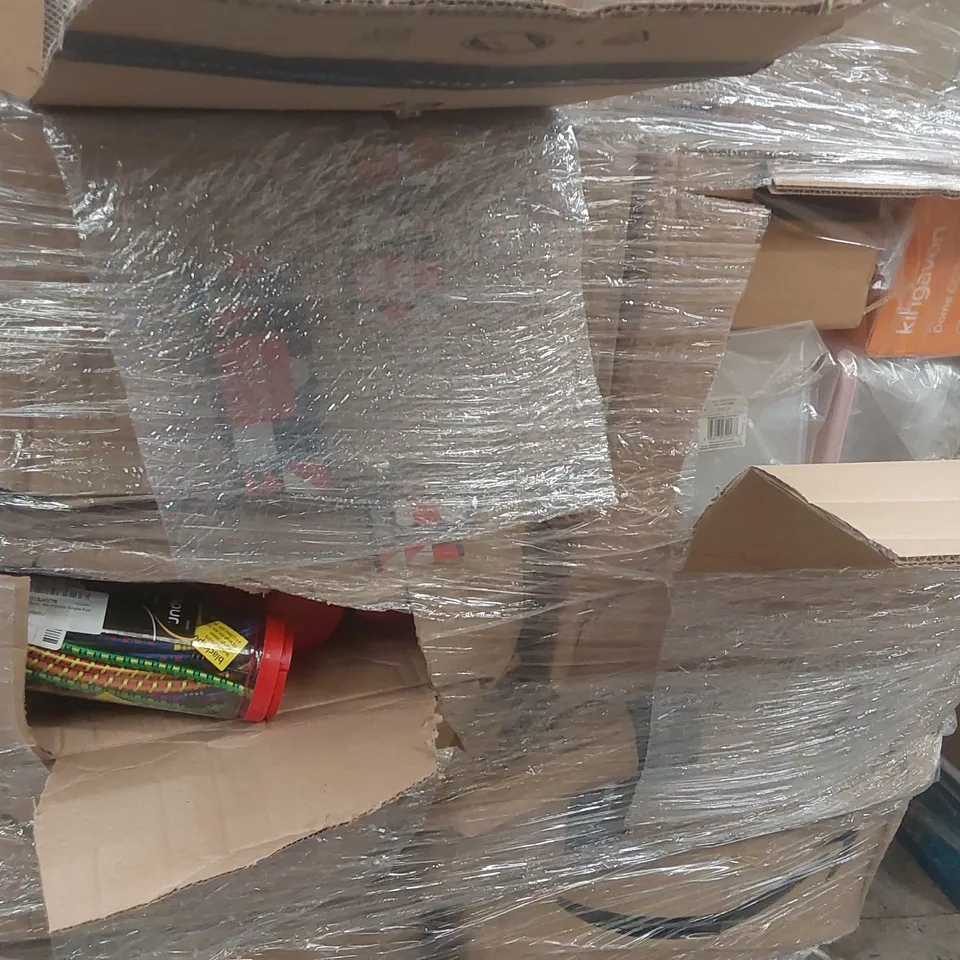 PALLET TO CONTAINING A VERY LARGE QUANTITY OF ASSORTED ITEMS INCLUDING: BLACKSPUR BUNGEE PACKS, SHED HOOKS, DUMMY CCTV CAMERA, DOOR LOCKS ECT
