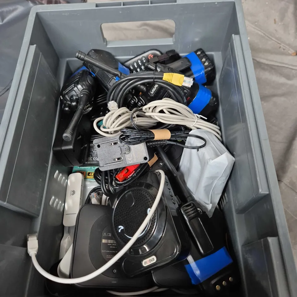 APPROXIMATELY 15 ASSORTED HOUSEHOLD PRODUCTS TO INCLUDE WIFI ROUTER, UNIVERSAL TV REMTE, WALKIE TALKIE ETC