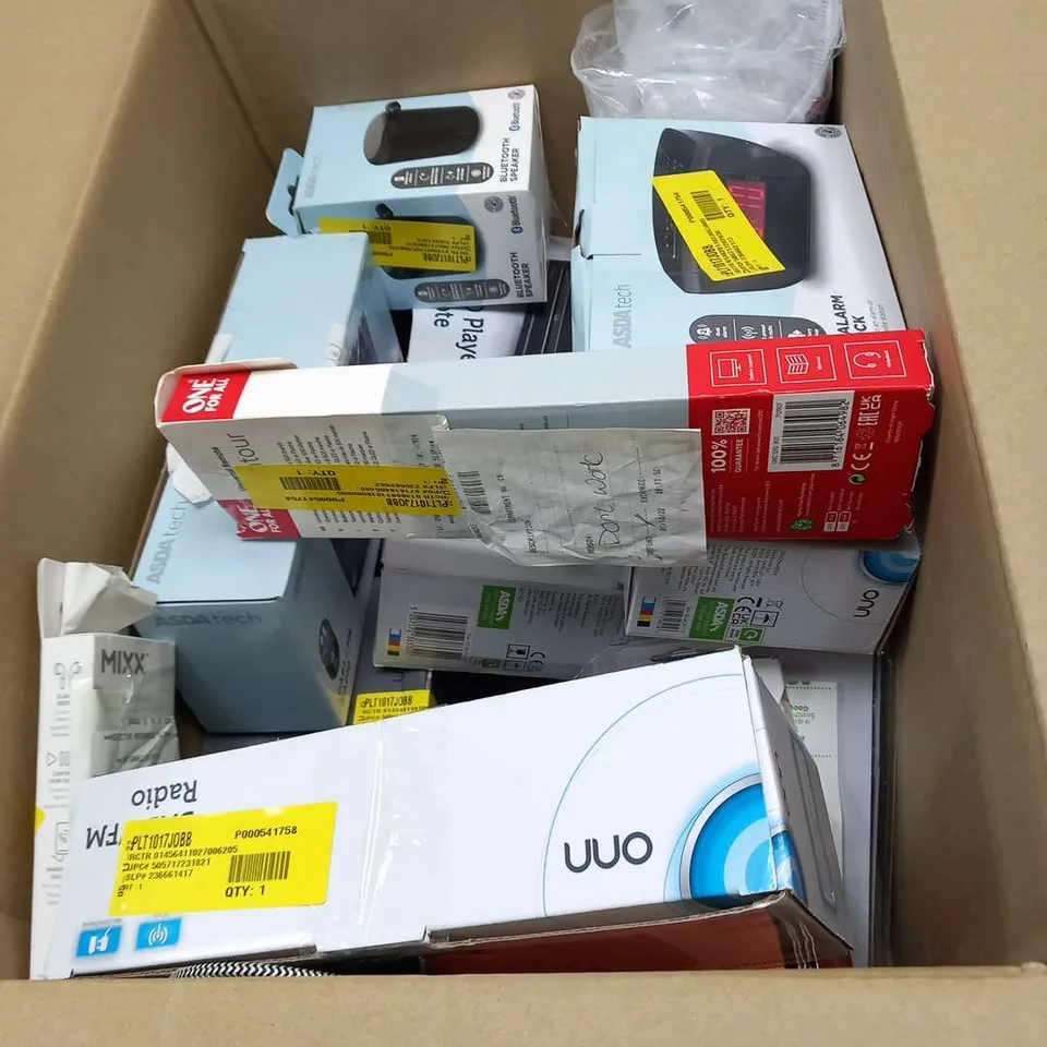 LARGE QUANTITY OF ASSORTED ELECTRICALS TO INCLUDE; ONN WIRED HEADPHONES, JUICE MICRO USB, ONE FOR ALL AERIAL