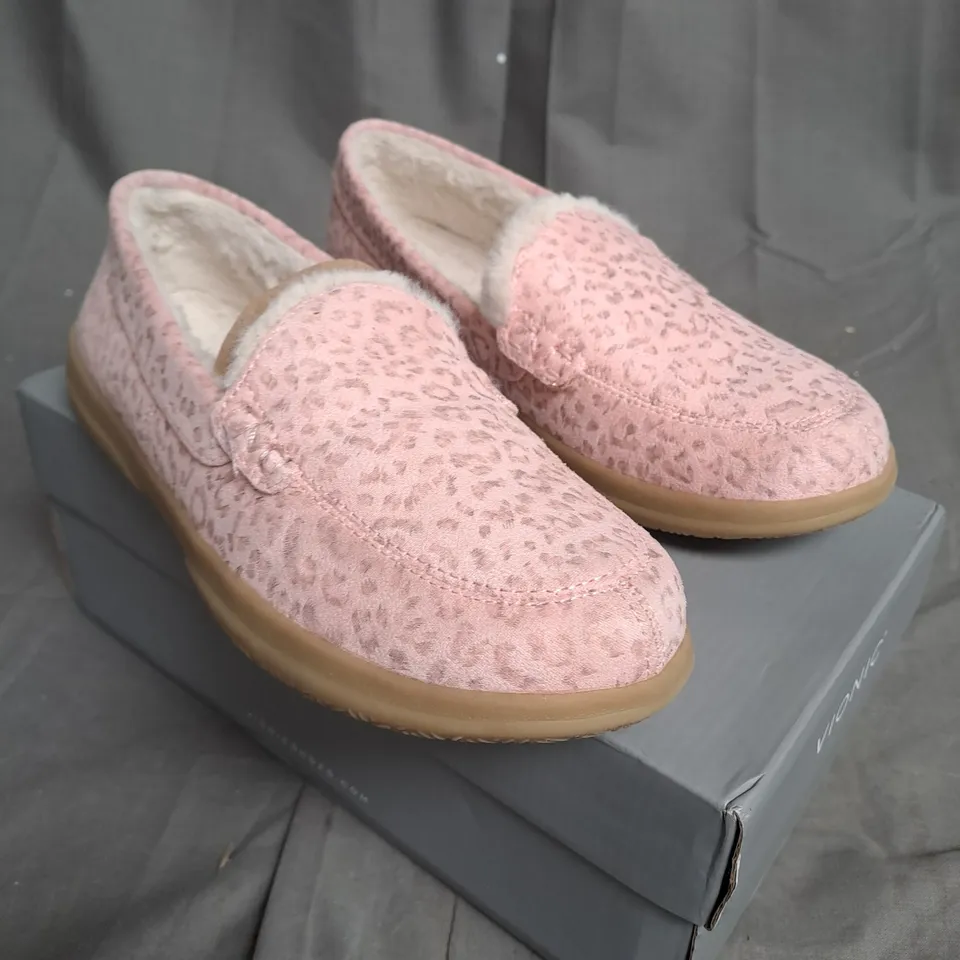 BOXED PAIR OF VIONIC SLIPPERS - UK SIZE 4.5
