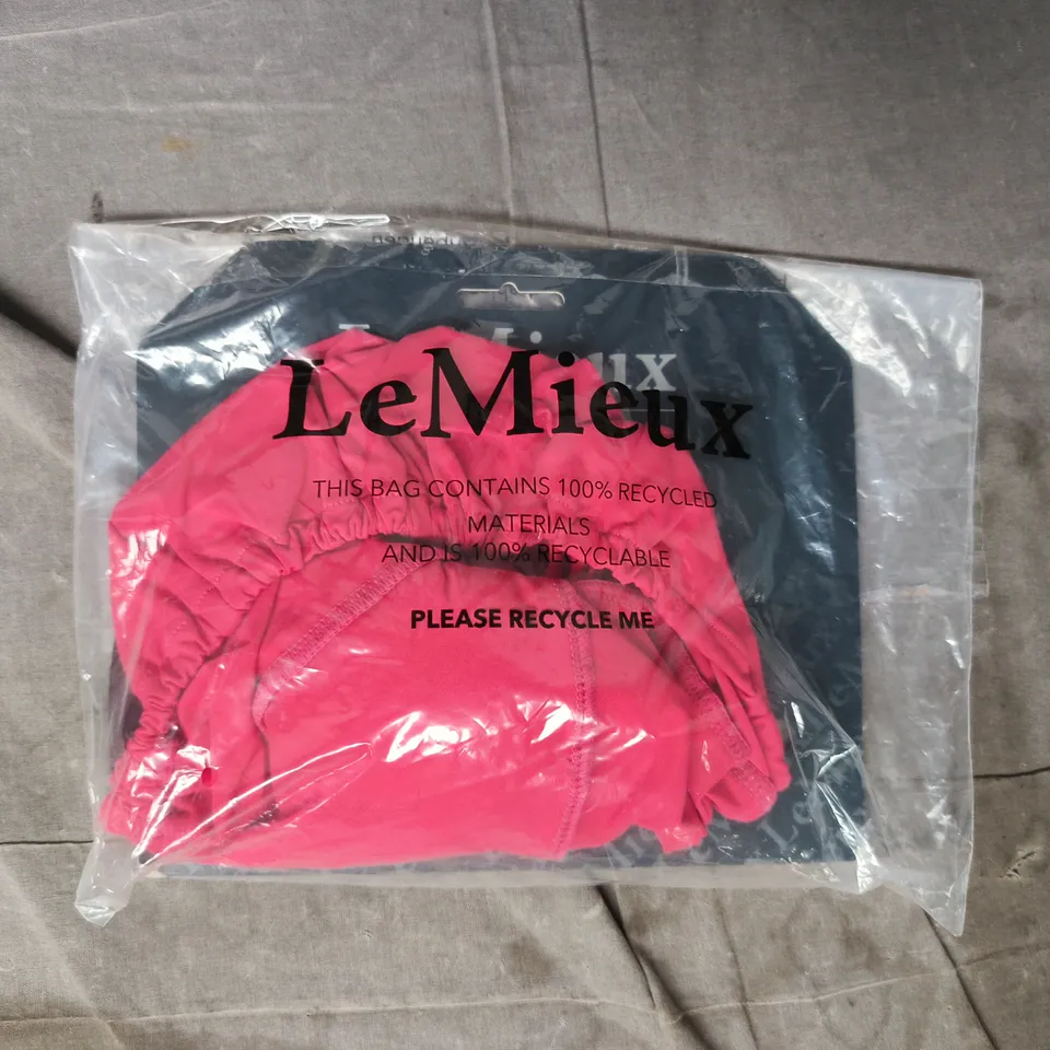 LE MIEUX CLASSIQUE POM HAT SILK IN CRANBERRY - ONE SIZE