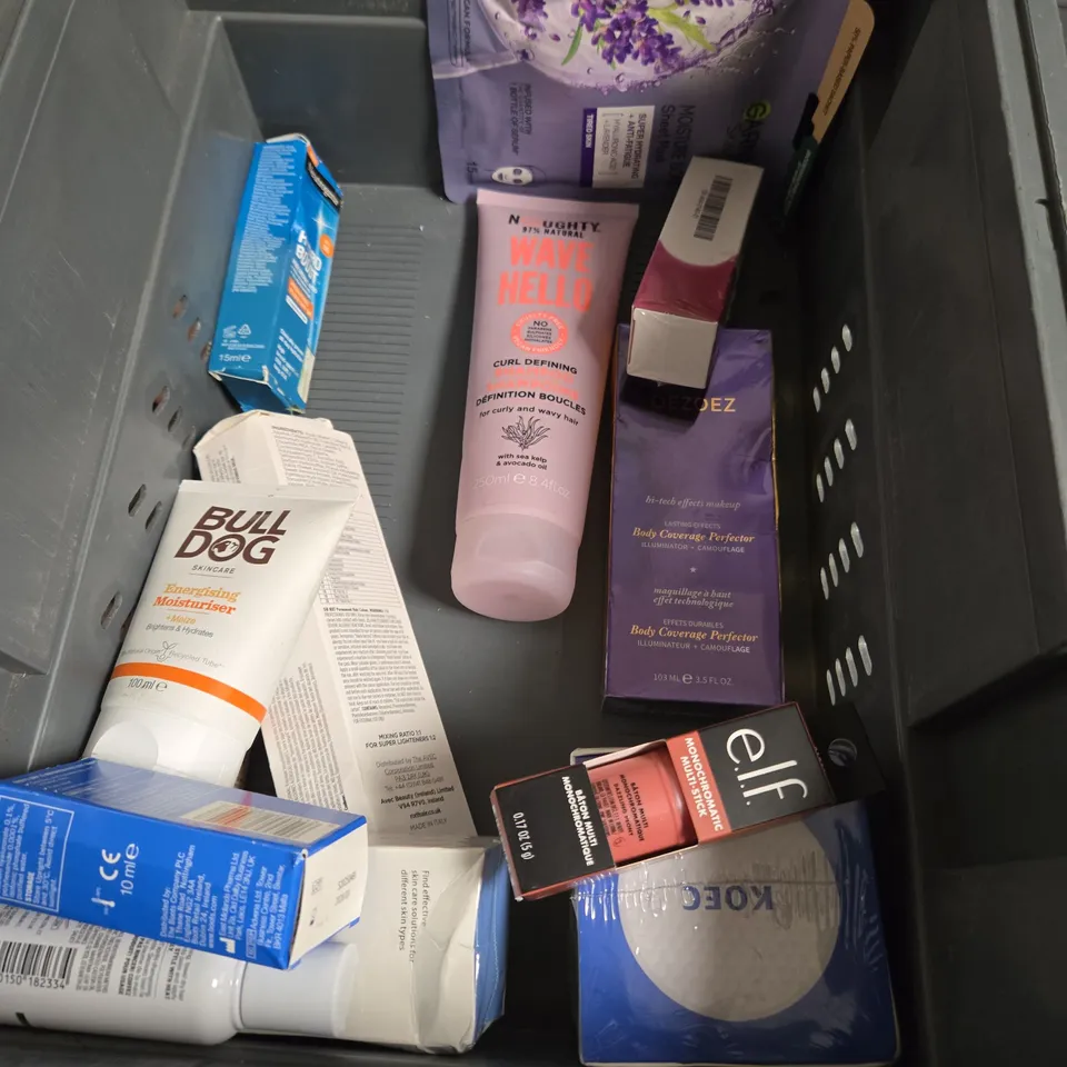 APPROXIMATEY 20 ASSORTED HEALTH AND BEAUTY PRODUCTS TO INCLUDE - MANSCAPED CROP SOOTHER - AMELIORATE CLARIFYING SCALP EXFOLIANT - 001 RELAX ACU-PATCH - ETC