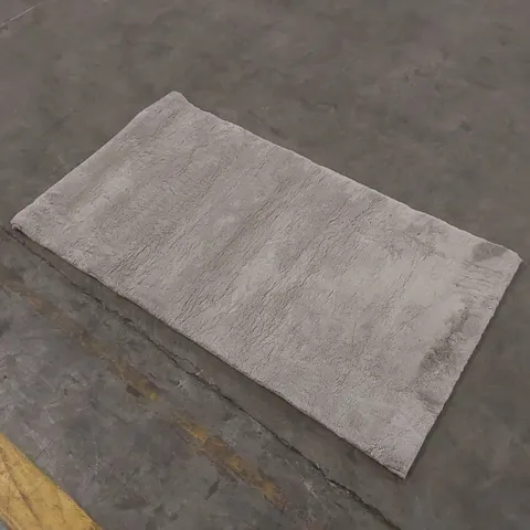 QUALITY DESIGNER RUG - APPROXIMATELY 110 x 60cm