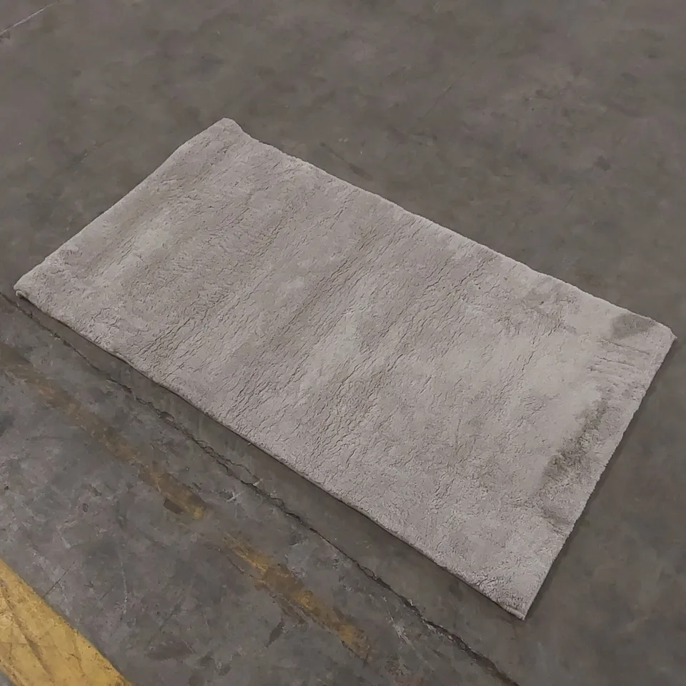 QUALITY DESIGNER RUG - APPROXIMATELY 110 x 60cm