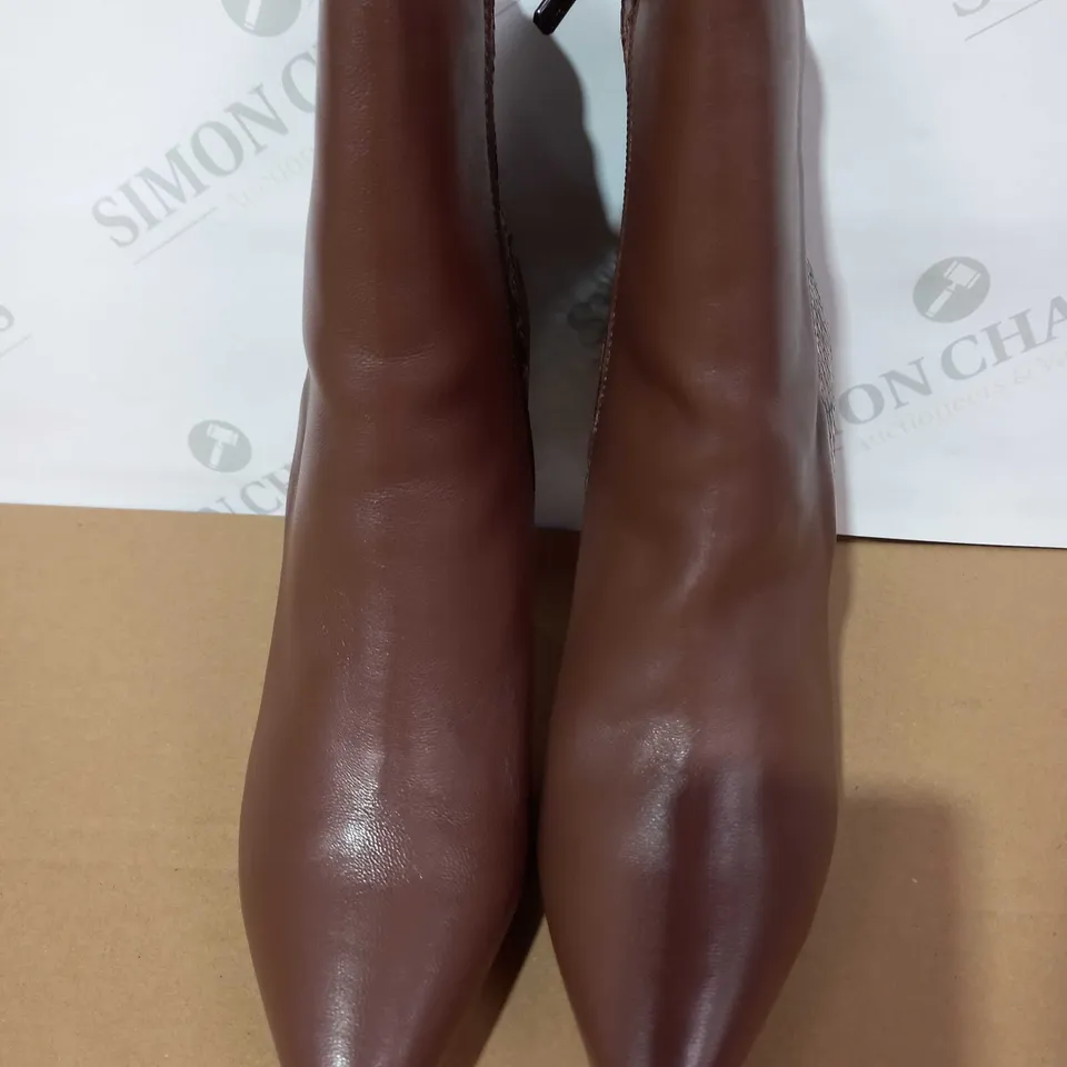 RUTH LANGSFORD PLATFORM LEATHER ANKLE BOOT (TAUPE), SIZE 6 UK
